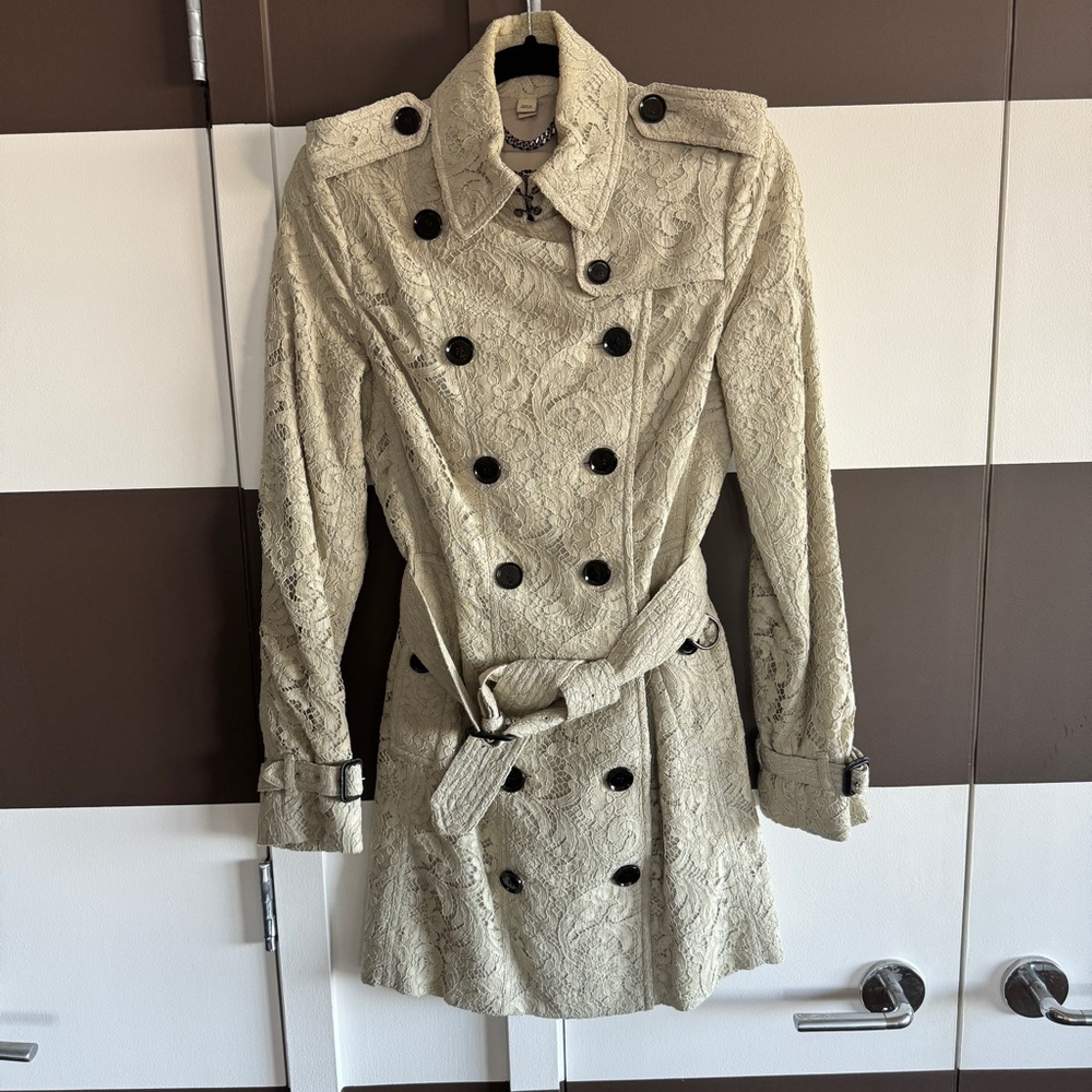 Burberry London Women’s Trench Coat Nude Lace Trench Coat Size US 4 / IT 38